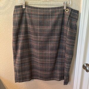 Plaid straight skirt, excellent condition.